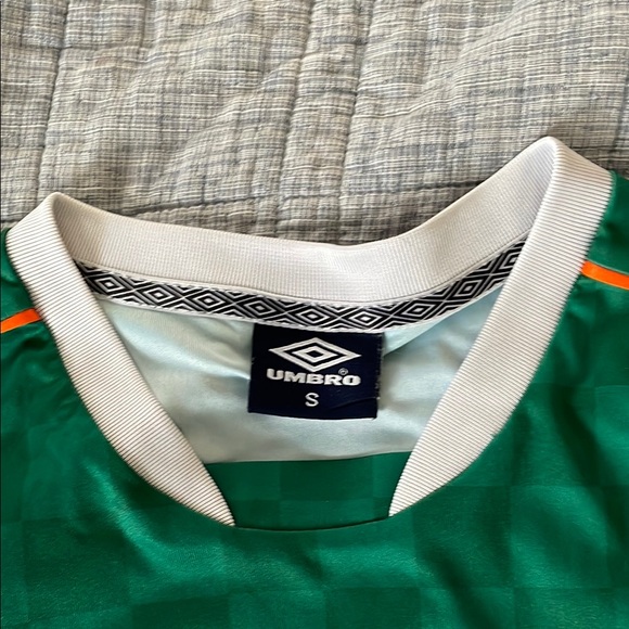 90’s Ireland Umbro Soccer / Football Team Jersey - Picture 3 of 4